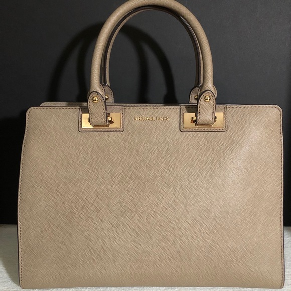 ⚠️ Michael Kors Large Purse ⚠️ - Picture 2 of 9